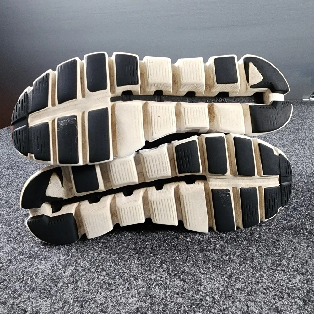 On Cloud 5 Running Shoes Women 9 Black CloudTec Sneakers 59.98904